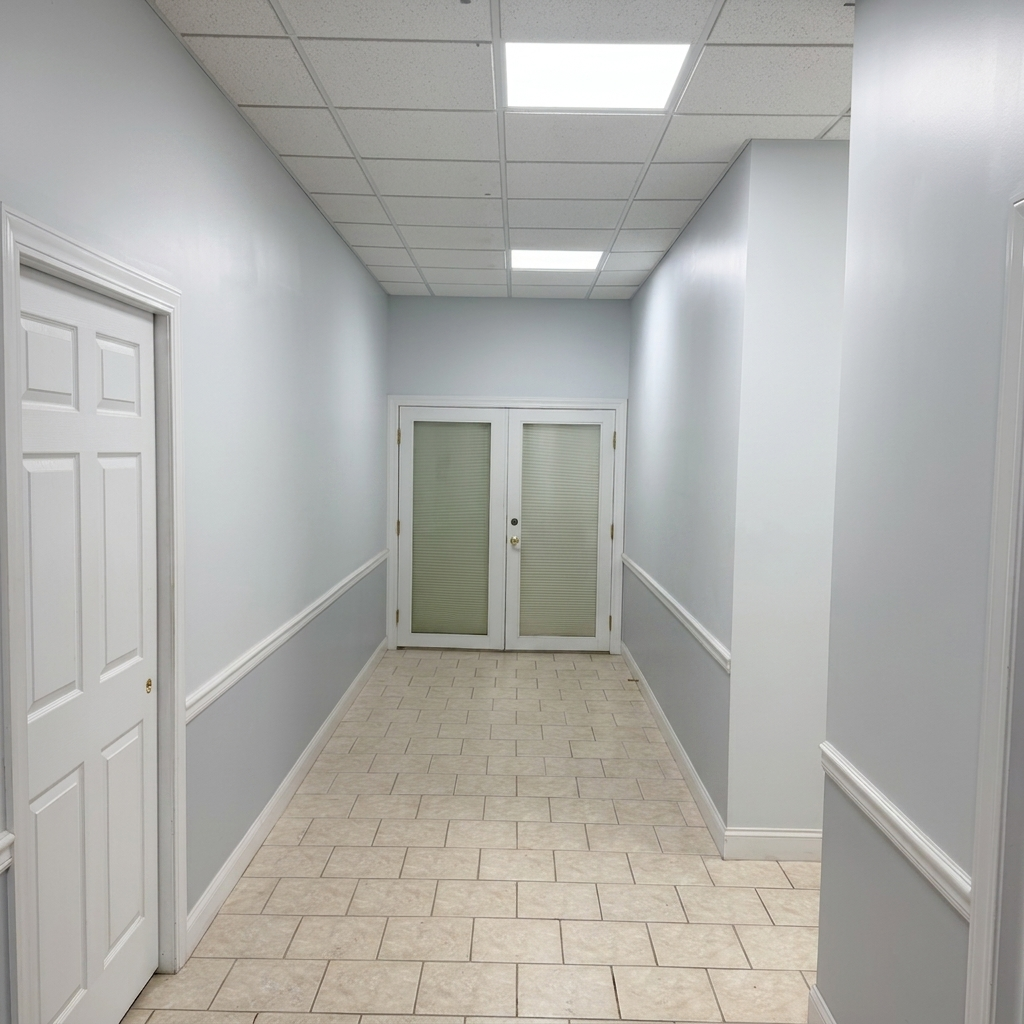 1241 Fallston Rd — Hallway